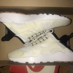 Nike W Air Huarache Run Ultra Size 9